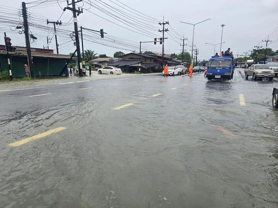 Flash Floods Hit La-ngu, Satun – Authorities Issue Urgent Evacuation Alert